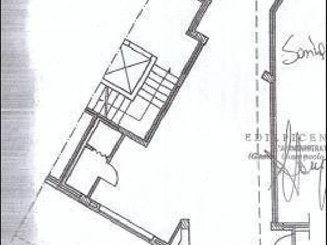 Locale Commerciale in vendita a San Silvestro, Marche