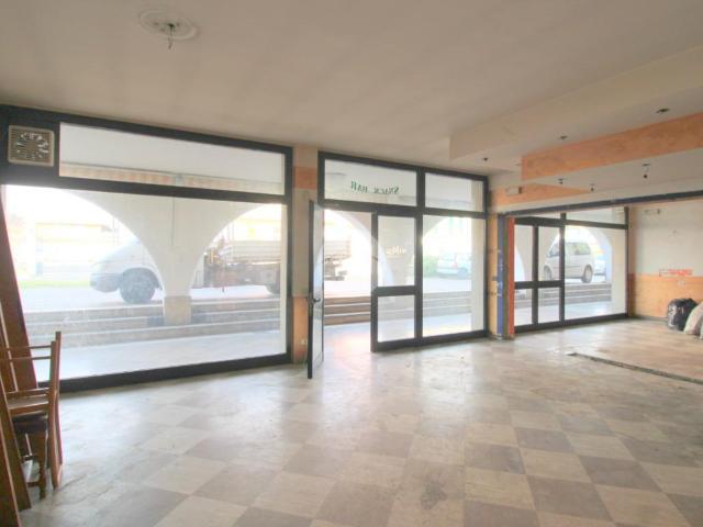 Locale Commerciale in vendita a Castrezzato, Lombardia