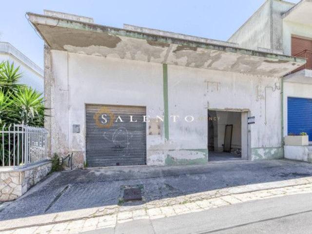 Locale Commerciale in vendita a Puglia, Lecce