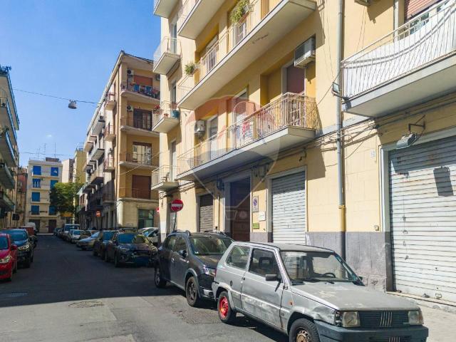 Locale Commerciale in vendita a Borgo-Sanzio, Catania