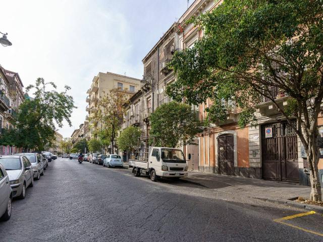 Locale Commerciale in vendita a Centro storico, Catania