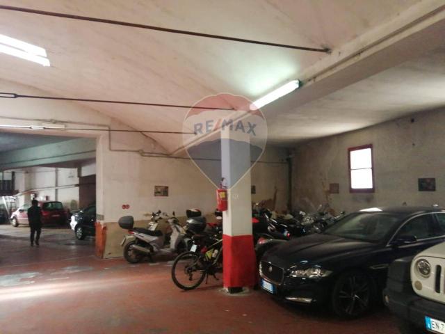 Locale Commerciale in vendita a San Giovanni Galermo-Trappeto-Cibali, Catania