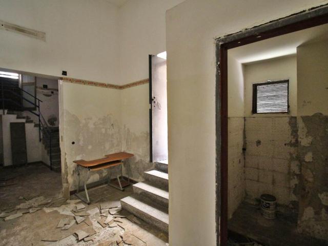 Locale Commerciale in vendita a Borgo-Sanzio, Catania
