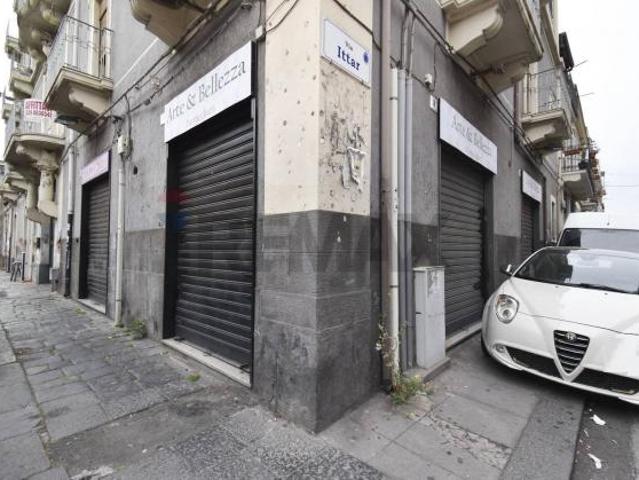 Locale Commerciale in vendita a Centro storico, Catania