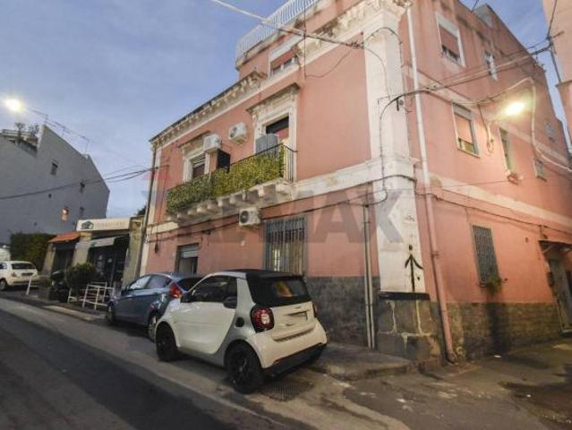 Locale Commerciale in vendita a San Giovanni Galermo-Trappeto-Cibali, Catania