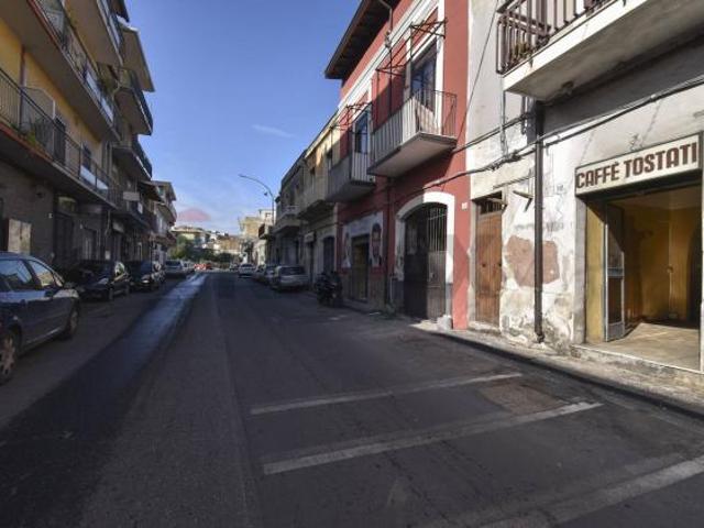 Locale Commerciale in vendita a Monte Po-Nesima-San Leone-Rapisardi, Catania