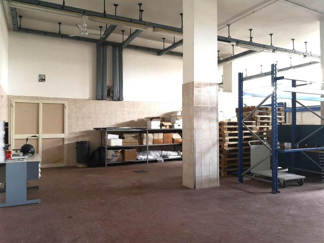 Locale Commerciale in vendita a Calabria, Catanzaro