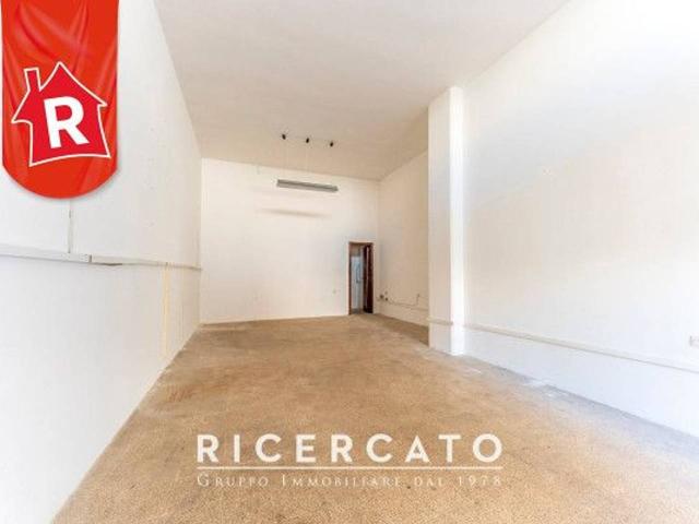 Locale Commerciale in vendita a Puglia, Lecce