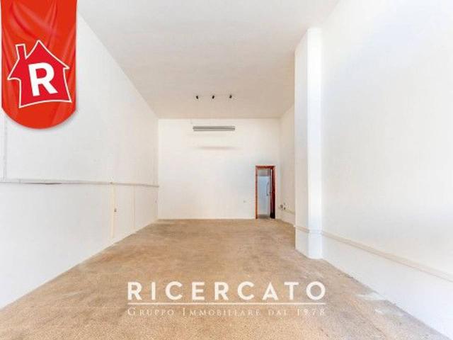 Locale Commerciale in vendita a Puglia, Lecce