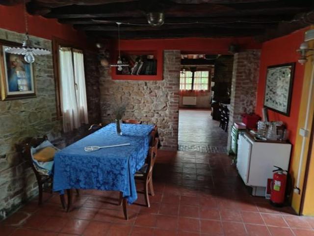 Locale Commerciale in vendita a Cavaso del Tomba, Cavaso Del Tomba