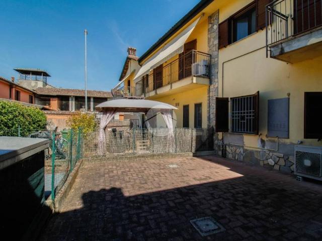 Locale Commerciale in vendita a Cavenago D'adda, Lombardia