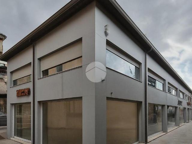 Locale Commerciale in vendita a Cavernago, Lombardia