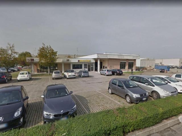 Locale Commerciale in vendita a Val d’Enza, Re