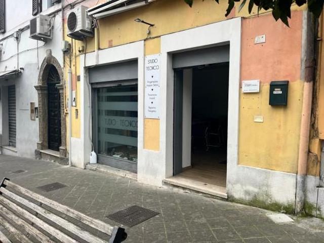 Locale Commerciale in vendita a Ceccano, Lazio