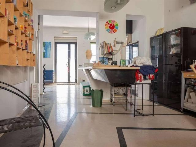 Locale Commerciale in vendita a Ceglie Messapica