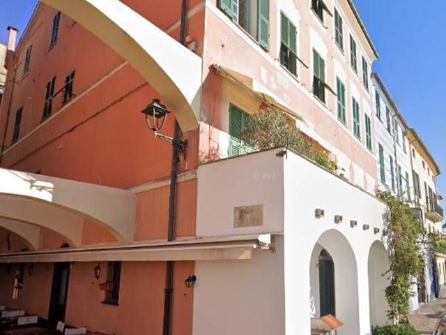 Locale Commerciale in vendita a Pozzuolo Alto, Celle Ligure