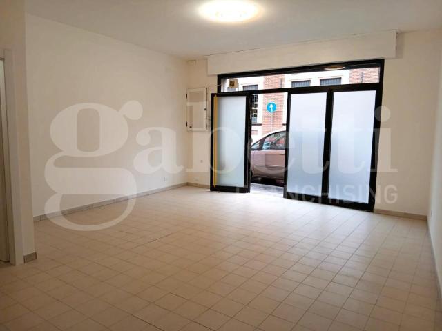 Locale Commerciale in vendita a Unione Alto Ferrarese, Cento