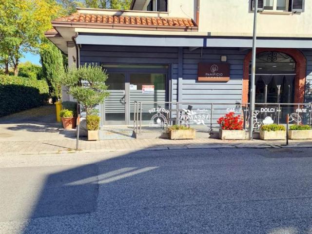 Locale Commerciale in vendita a Ceprano, Lazio