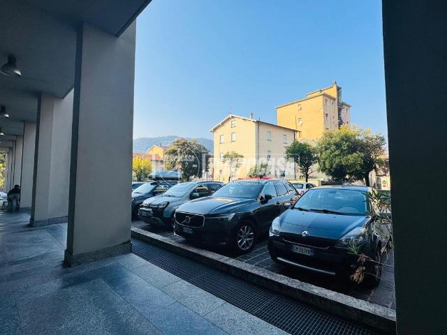 Locale Commerciale in vendita a Olzino, Cernobbio