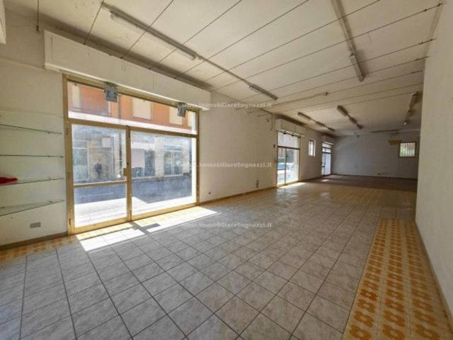 Locale Commerciale in vendita a Unione dei Comuni Circondario dell'Empolese Valdelsa, Lucardo