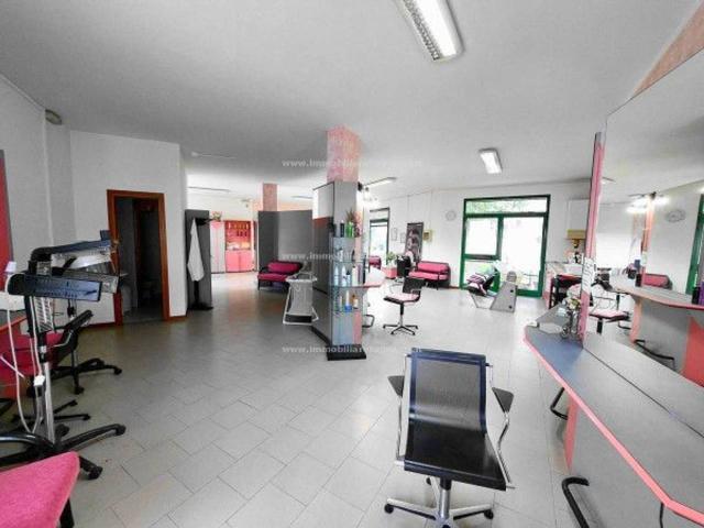 Locale Commerciale in vendita a Unione dei Comuni Circondario dell'Empolese Valdelsa, Lucardo