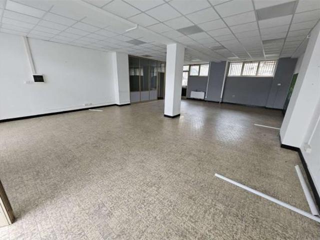 Locale Commerciale in vendita a Piemonte, Cuneo