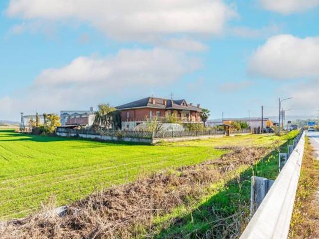 Locale Commerciale in vendita a Piemonte, Cuneo