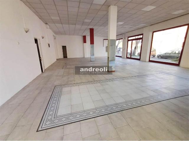 Locale Commerciale in vendita a Marche, Ancona