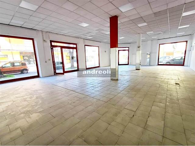 Locale Commerciale in vendita a Marche, Ancona