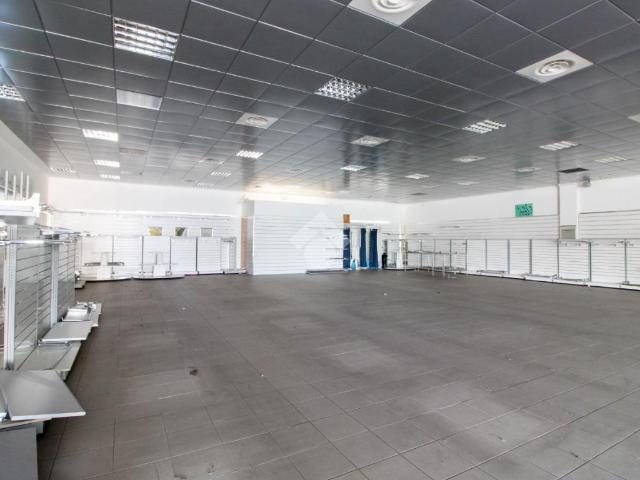 Locale Commerciale in vendita a Fornaci, Chiari
