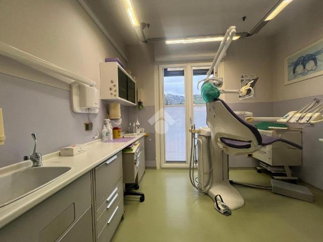 Locale Commerciale in vendita a Sampierdicanne, Chiavari