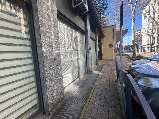 Locale Commerciale in vendita a Zona Omogenea Milano Nord, Cinisello Balsamo
