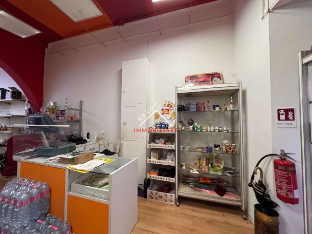 Locale Commerciale in vendita a San Leo Bastia, Umbria