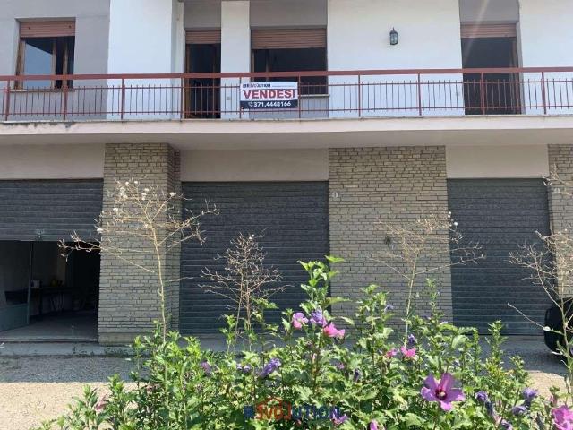 Locale Commerciale in vendita a Zoccolanti, San Leo Bastia