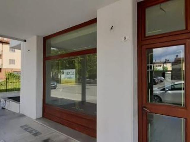 Locale Commerciale in vendita a Borgo di Ponte, Cividale Del Friuli