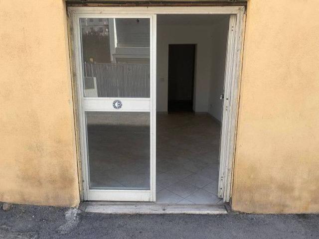 Locale Commerciale in vendita a Borgo Odescalchi, Roma Capitale