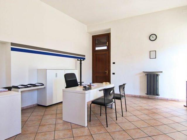 Locale Commerciale in vendita a Cogliate, Lombardia