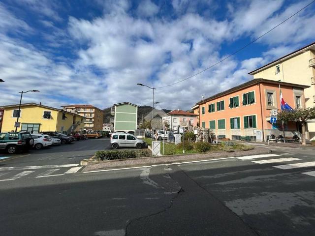 Locale Commerciale in vendita a San Salvatore, Cogorno