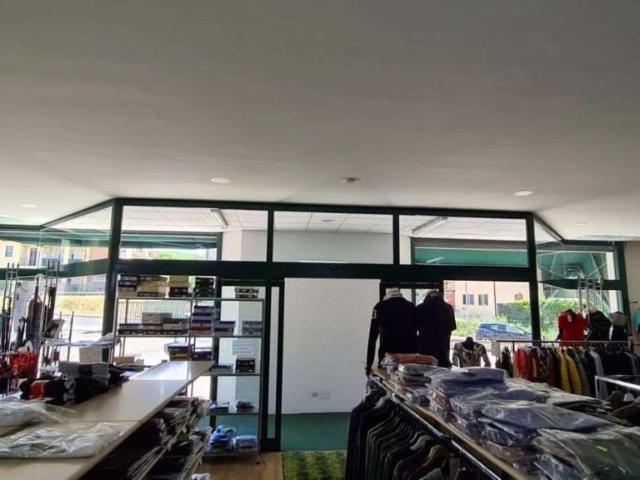 Locale Commerciale in vendita a Collazzone, Umbria