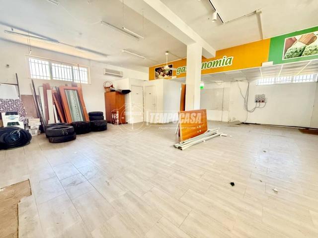 Locale Commerciale in vendita a Collecorvino, Abruzzo