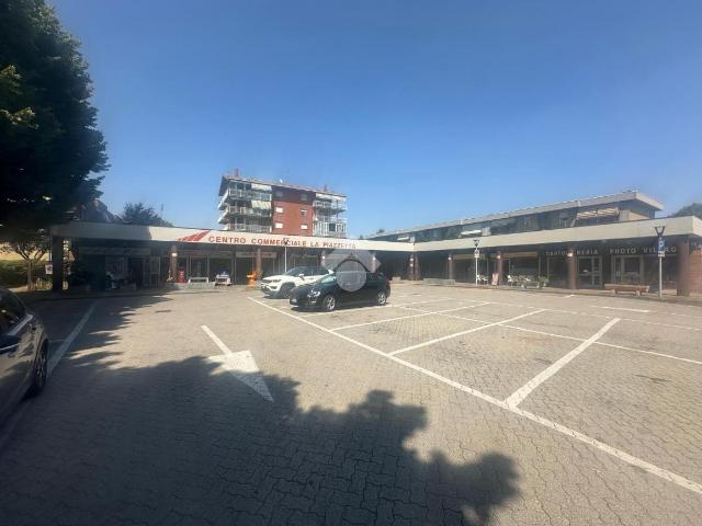 Locale Commerciale in vendita a Villaggio Dora, Piemonte
