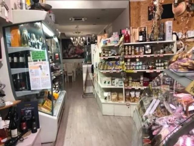 Locale Commerciale in vendita a Comacchio, Reggio Emilia