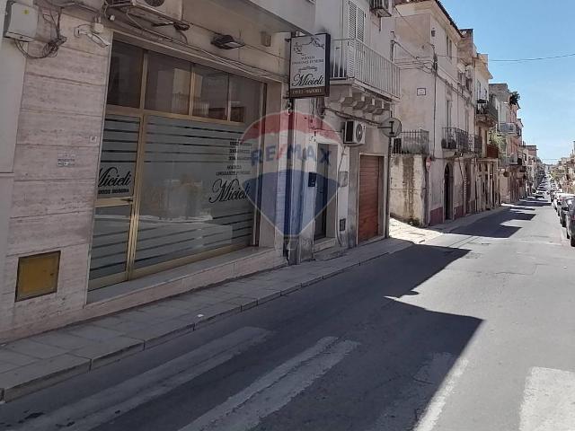 Locale Commerciale in vendita a Comiso, Sicilia