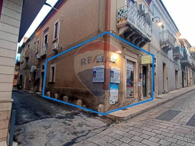 Locale Commerciale in vendita a Comiso, Sicilia
