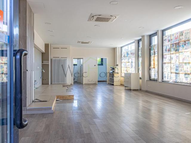 Locale Commerciale in vendita a Acquanera, Como