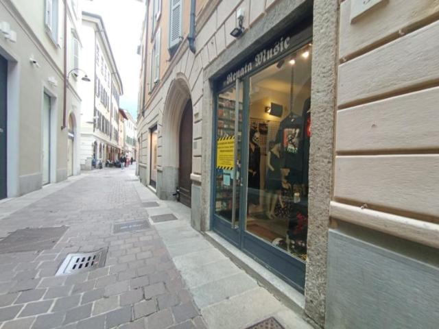 Locale Commerciale in vendita a Sant'Agostino, Como