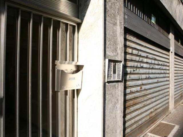 Locale Commerciale in vendita a Como Sole, Como