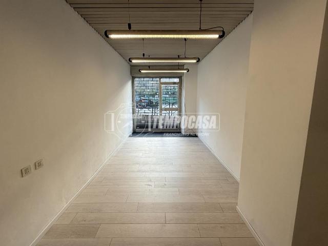 Locale Commerciale in vendita a Soldo, Como