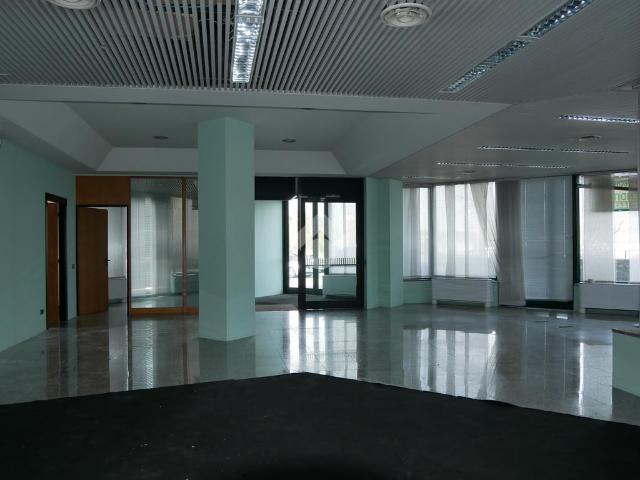 Locale Commerciale in vendita a Como