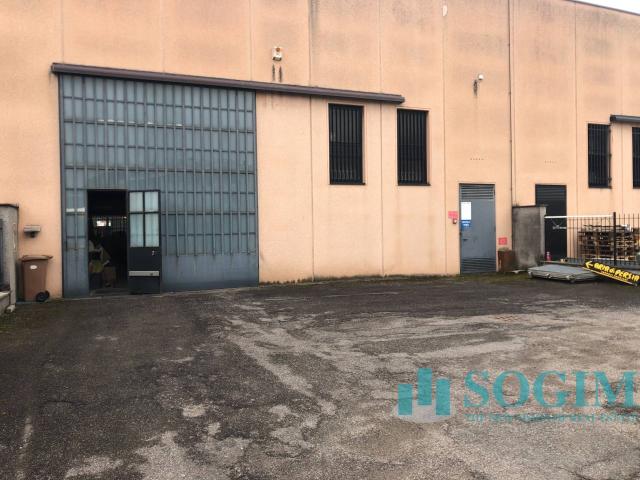 Locale Commerciale in vendita a Corbetta, Lombardia